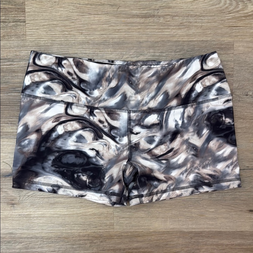 Scorpio Sol Women's Black White Gray Tan Marble Print Athletic Biker Shorts